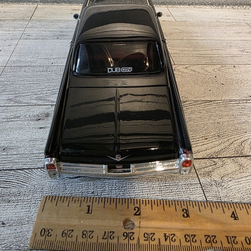 1963 Cadillac Series 62 Diecast Model Car - Picture 4 of 8